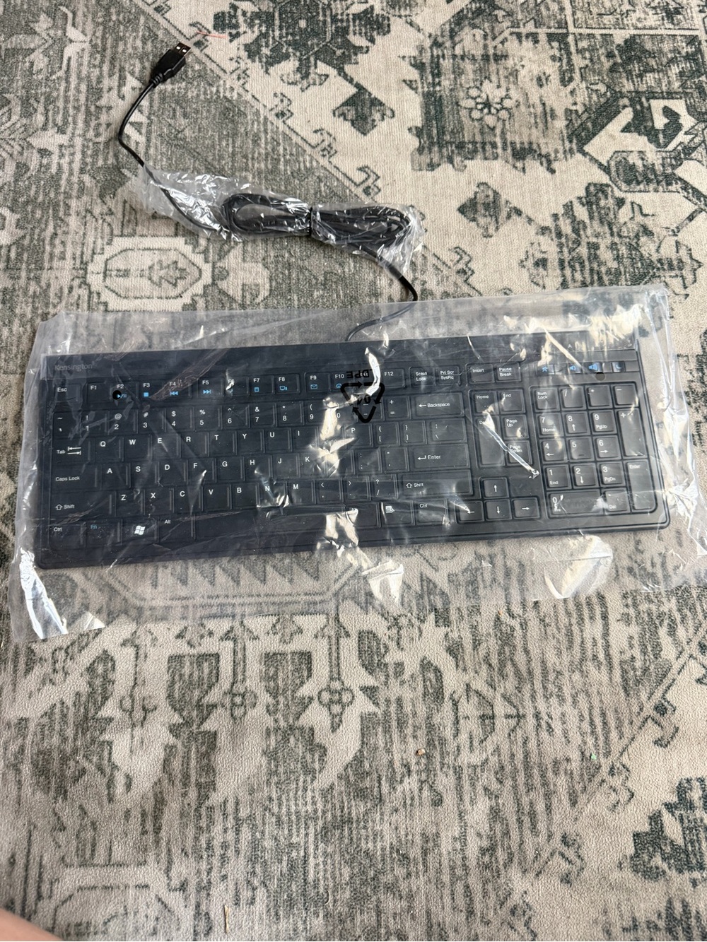 Kensington Slim Type Wired Keyboard (model K72357USA) designed for Windows. - Picture 12 of 13